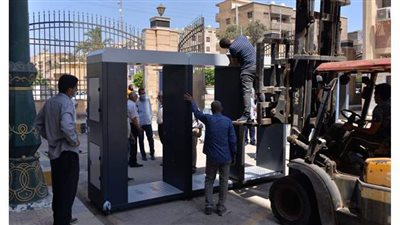 تركيب بوابات تعقيم ذاتية بالمدخل الرئيسي وكليات جامعة كفرالشيخ | صور