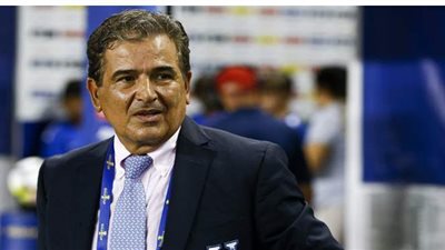 الكولومبي بينتو يوقع عقداً مبدئياً لتدريب منتخب الإمارات