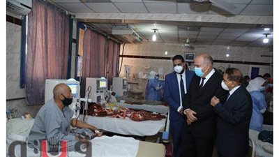 محافظ قنا يتفقد عددا من المنشآت الطبية بمدينة نجع حمادي | صور