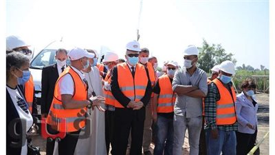 محافظ قنا يتفقد أعمال إنشاء محطتي مياه بالشاورية والرحمانية | صور