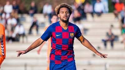 رسميا.. برشلونة يجدد عقد لاعبه الأمريكي