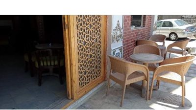 بالتعقيم والتطهير ومنع الشيشية.. الحياة تعود لمقاهي بني سويف | صور