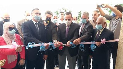 محافظ شمال سيناء يفتتح أول خط لإنتاج الكمامات بمدرسة في العريش | صور