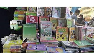 ضبط 30 ألف كتاب دراسي خارجي مقلد داخل مطبعة ببولاق الدكرور