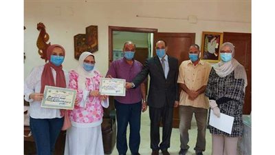 تكريم الفائزة بالمركز الأول في مسابقة الحكم للجمهور أون لاين بالقليوبية