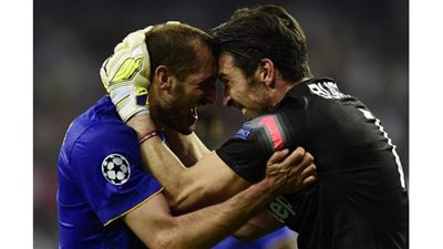 يوفنتوس يجدد عقد الثنائى المخضرم 