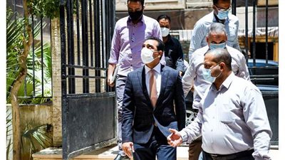 نائب محافظ قنا يتفقد المركز التكنولوجي لخدمة المواطنين بدشنا | صور