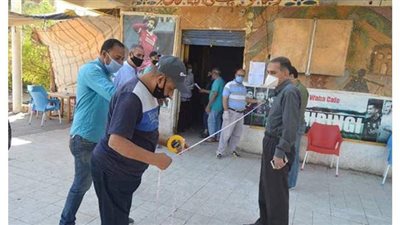 الوادي الجديد تستكمل تطبيق الإجراءات الاحترازية على المقاهي والمطاعم
