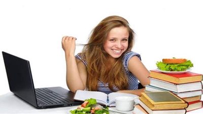 البعد عن الوجبات الدسمة لتسببها في الخمول.. نصائح 