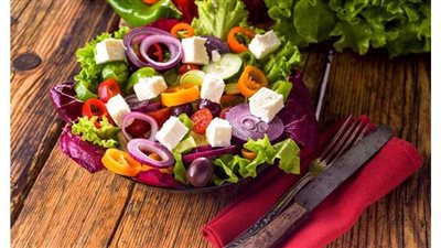 طريقة عمل سلطة الفلفل الملون بالجبنة