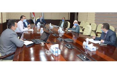 وزير الإسكان يتابع مشروع تنمية أراضى الساحل الشمالي الغربى