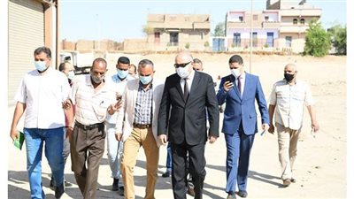 محافظ قنا يتفقد مركز الصالحية  النموذجي لصيانة السيارات | صور