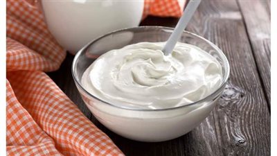 الزبادي الحل السحري لـ5 مشاكل تواجهينها مع شعرك وبشرتك