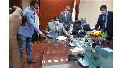 بروتوكول تعاون  بين القوى العاملة والمياه والصرف بسوهاج