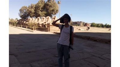 معابد الكرنك تستقبل أول سائحة بعد فتح المناطق الأثرية