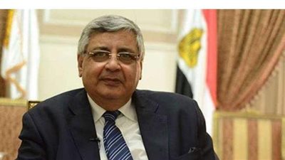 مستشار الرئيس: نراعي صحة المواطن والاقتصاد القومي.. استخدام الكمامات المعتمدة والتباعد الاجتماعي.. تسابق عالمي لإنتاج لقاحات كورونا