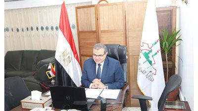 وزير القوى العاملة يهنئ قائد قوات الدفاع الجوي بعيدها الخمسين