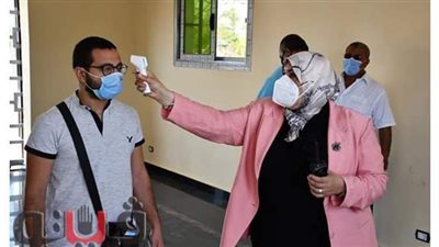 رئيس جامعة القناة تتابع عملية دخول الطلاب لأداء الامتحانات | صور