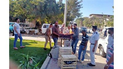 حملات موسعة لإزالة إشغالات الباعة الجائلين بكورنيش الإسكندرية