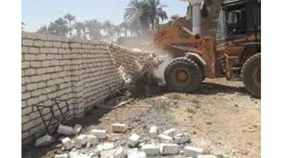 إزالة 19 حالة تعد بالبناء على الأراضي الزراعية وأملاك الدولة بالمنيا