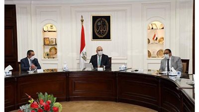 وزير الإسكان يتابع استعدادات مواجهة الأمطار والسيول بموسم الشتاء القادم