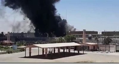 أول فيديو لحريق ترانشات مخلفات خطوط المنتجات لشركة السويس للبترول