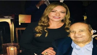 ليلى علوي تحتفل بعيد ميلاد وحيد حامد على طريقتها الخاصة