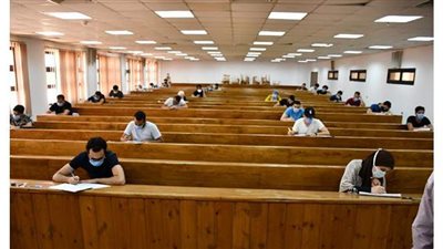 بدون أزمات.. انتهاء  أول أيام امتحانات  السنوات النهائية بجامعات الاقاليم