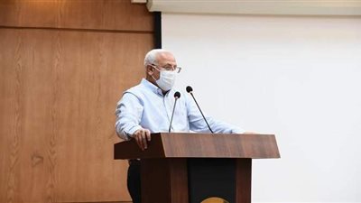 محافظ بورسعيد يجتمع مع التنفيذيين لمتابعة العمل بالأحياء | صور