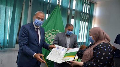 محافظ القليوبية يسلم شيكات للعرائس الأيتام من أبناء المحافظة