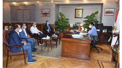 وزير الرياضة  يلتقي ممثلي لجنة الشباب بالنادي الأهلي