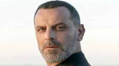 شاهد.. الفتاة المتهم بضربها الممثل التركي أوزان جوفين