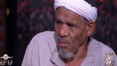 أقدم شيال في مصر باكيًا: بشيل لغاية 250 كيلو علشان ما أتذلش لحد | فيديو