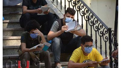 قلق وتوتر طلاب الثانوية العامة قبل دخول لجان 
