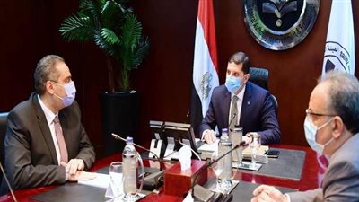 اجتماع بين رئيسي هيئتي الاستثمار والدواء لتيسير إجراءات توطين وتطوير الصناعة