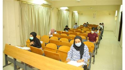 جولة تفقدية لرئيس جامعة جنوب الوادي لمتابعة سير الامتحانات | صور