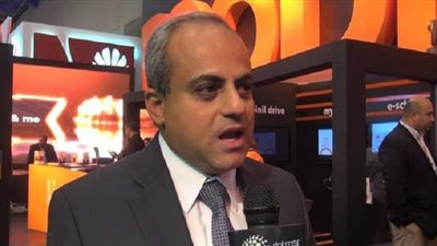 وضع اللمسات النهائية فى مطعم ناين لاونج بهضبة الأهرام