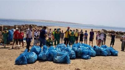 مصطفى كامل: رفع 40 طن مخلفات من البحر الأحمر | فيديو