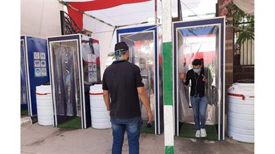 تعقيم طلاب جامعة المنصورة قبل دخول لجان الامتحانات | صور