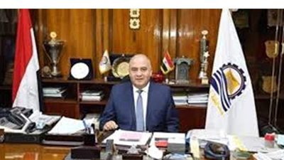 محافظ قنا يطمئن على الطالبات المصابات في حادث سير  بنقادة| صور