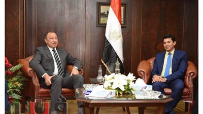 الخطيب يشيد بجهود وزير الرياضة  لخدمة الرياضة المصرية