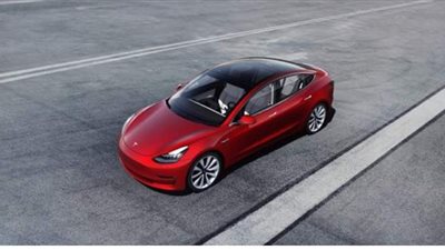 ألماني يحجز 28  سيارة تيسلا ب 1.4 مليون يورو  بالخطأ وخدمة العملاء تنقذ الموقف