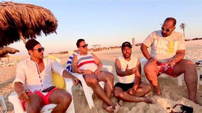 أحمد عز وأبطال مسرحية 