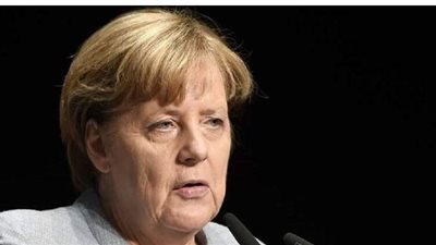 ميركل تحمي نفسها من كورونا بشعار الرئاسة الألمانية