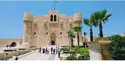 ٦ صور ترصد تنفيذ الإجراءات الاحترازية لمواجهة كورونا بقلعة قايتباي