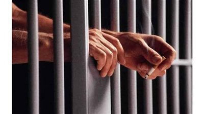 تجديد حبس عاطل اشترك مع آخرين في اقتحام شقة سيدة وسرقتها بالإكراه بالبساتين