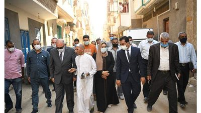 محافظ قنا ونائبه يتفقدان مخبزين لإنتاج الخبز البلدى بأبوتشت | صور