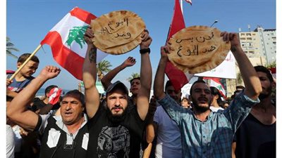 غضب كبير وسط بيروت بعد انتحار شاب بسبب الوضع المعيشي | فيديو