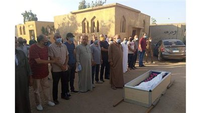 تشييع جثمان الفنان محمود جمعة بمقابر الشموت ببنها| صور