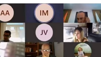 بعد استحمامه أثناء اجتماع فيديو مباشر.. عضو في مجلس بلدية بإسبانيا يستقيل | فيديو